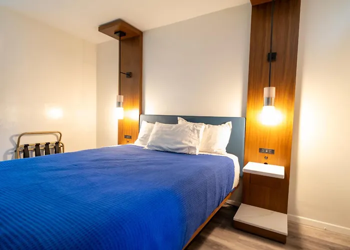 Hotel Central Phoenix Hotel 2*
