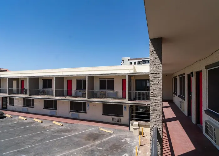 Central Phoenix Hotel
