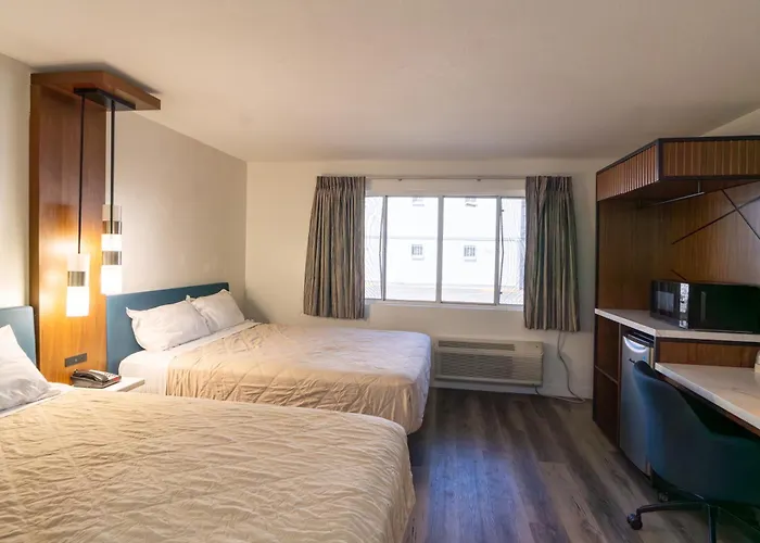 Central Phoenix Hotel Hotel 2*