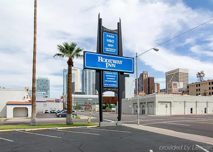 Central Phoenix Hotel 2*