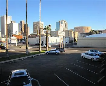 Central Phoenix Hotel 2*